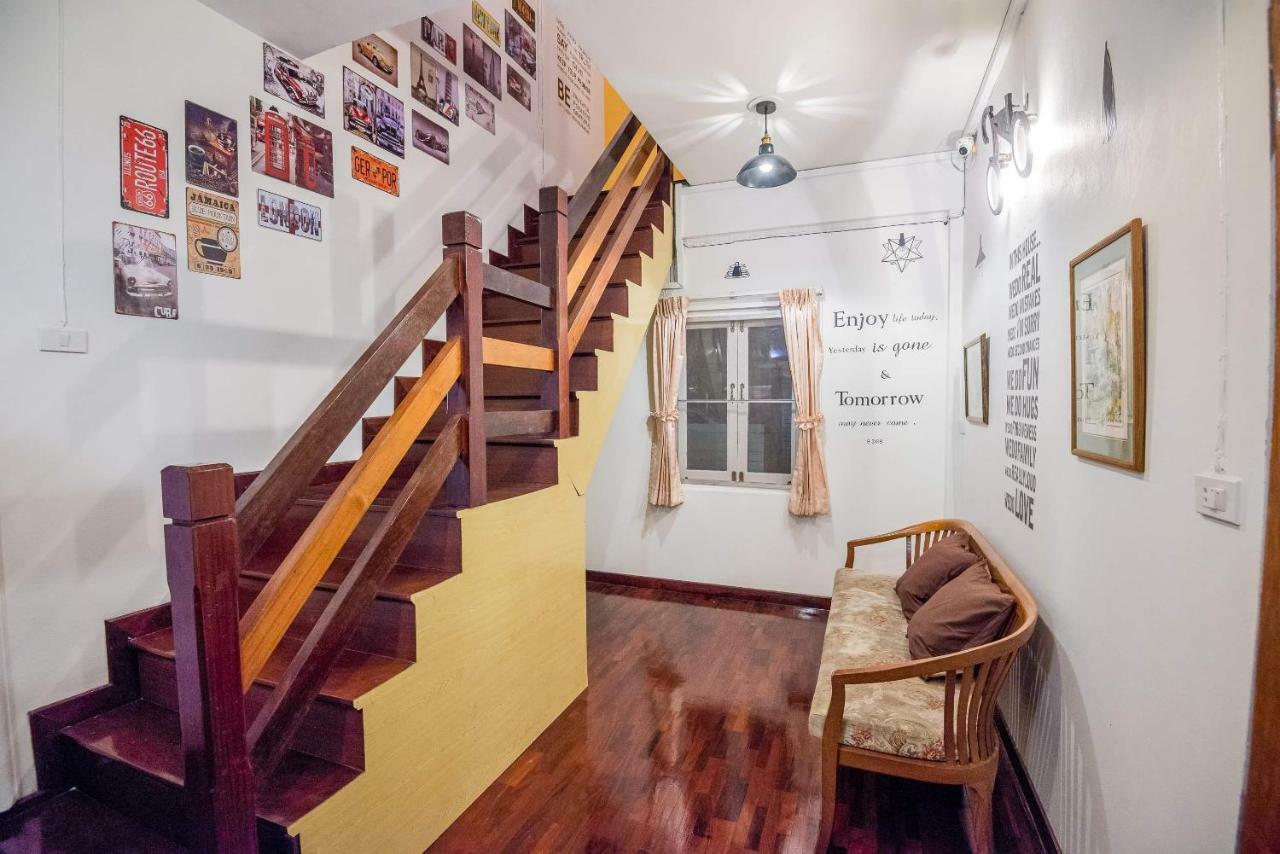 T Smy House Hostel Bangkok Bagian luar foto