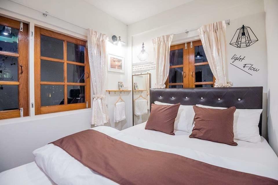 T Smy House Hostel Bangkok Bagian luar foto