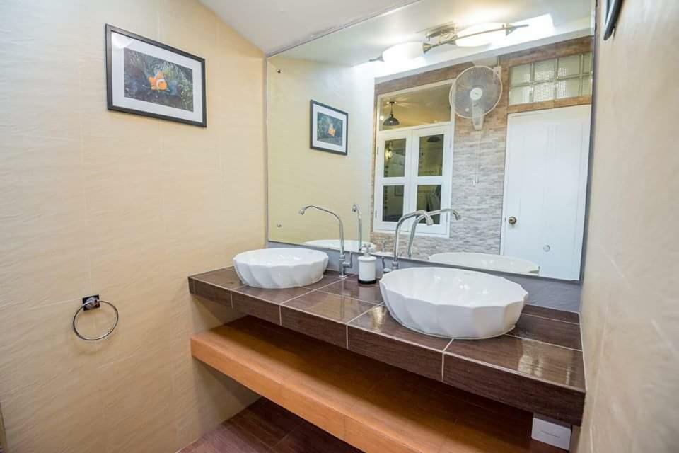 T Smy House Hostel Bangkok Bagian luar foto