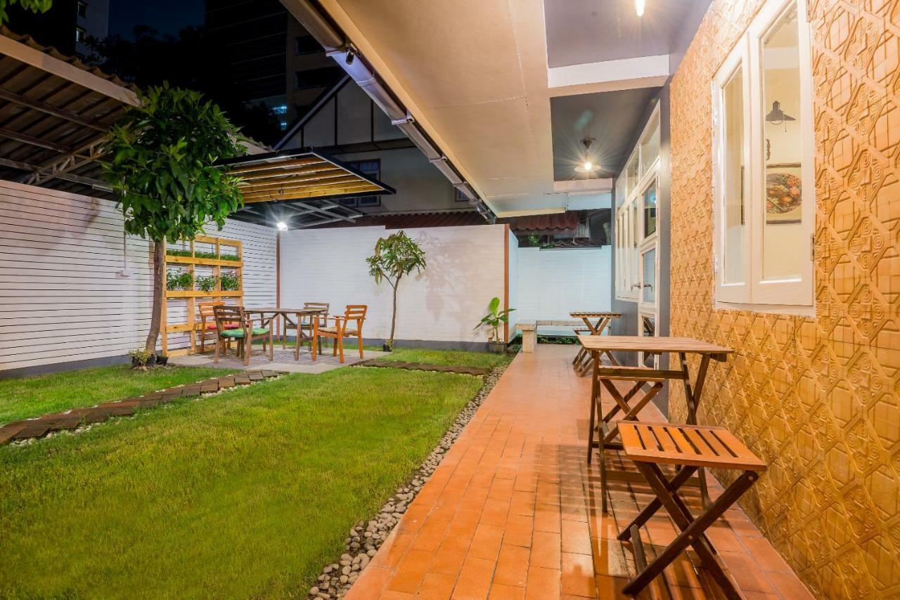 T Smy House Hostel Bangkok Bagian luar foto