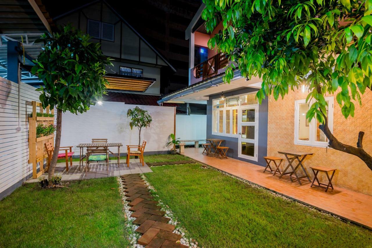 T Smy House Hostel Bangkok Bagian luar foto