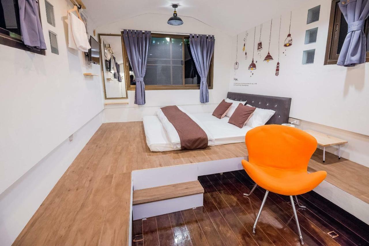 T Smy House Hostel Bangkok Bagian luar foto