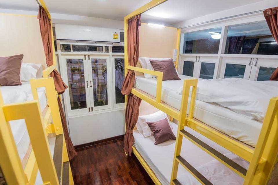 T Smy House Hostel Bangkok Bagian luar foto
